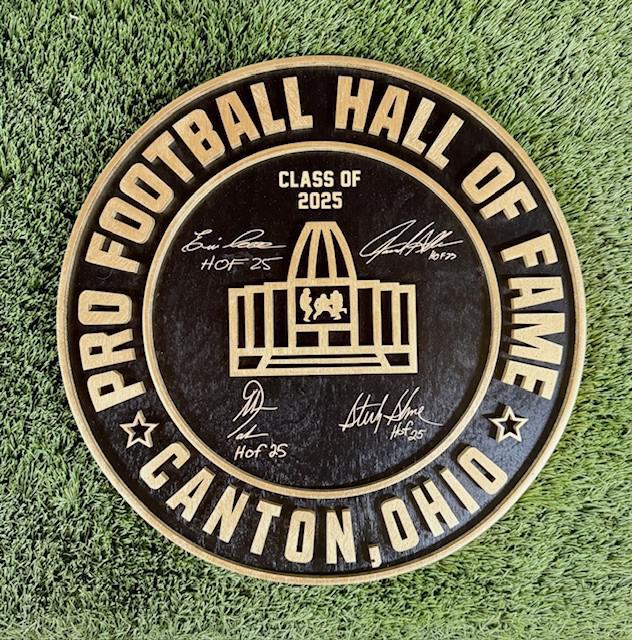 Class of 2025 Black & Gold Round Wall Sign - DS