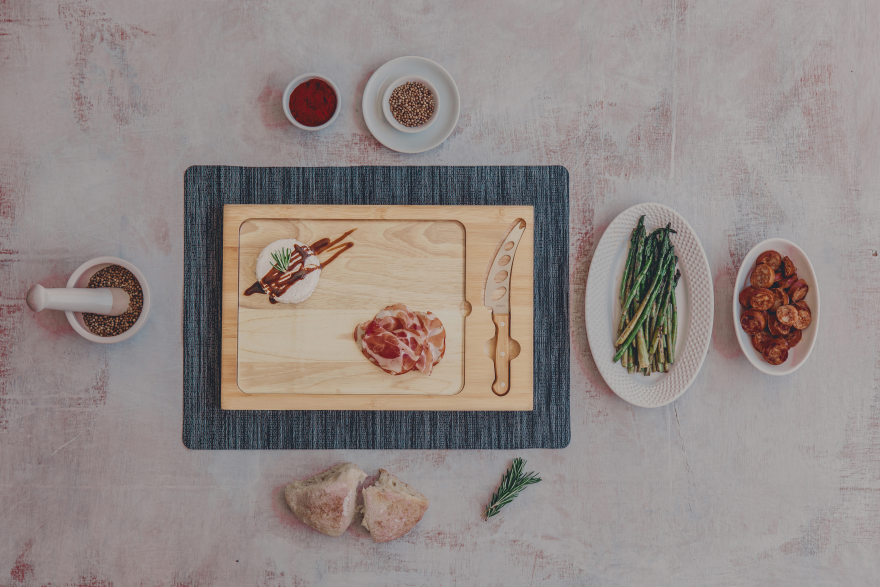 Titans Icon Glass Top Cutting Board & Knife Set by Picnic Time Pro Football Hall of Fame