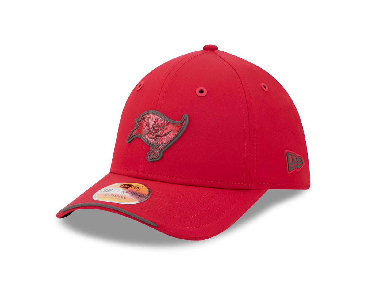 Buccaneers 2026 New Era Men's 39THIRTY Sideline Hat Pro Football Hall of Fame