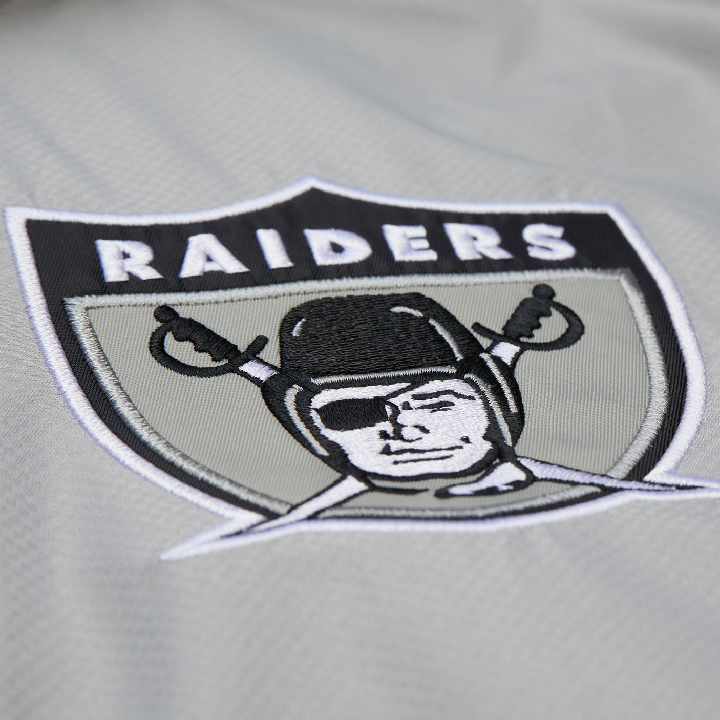 Raiders 2025 Mitchell & Ness Men's NFL Tie Breaker Anorak Vintage Logo Lightweight Windbreaker