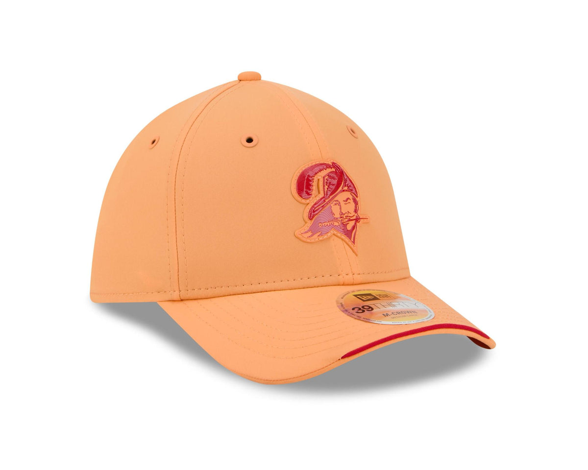 Buccaneers 2026 New Era Men's Alternate 39THIRTY Sideline Hat Pro Football Hall of Fame