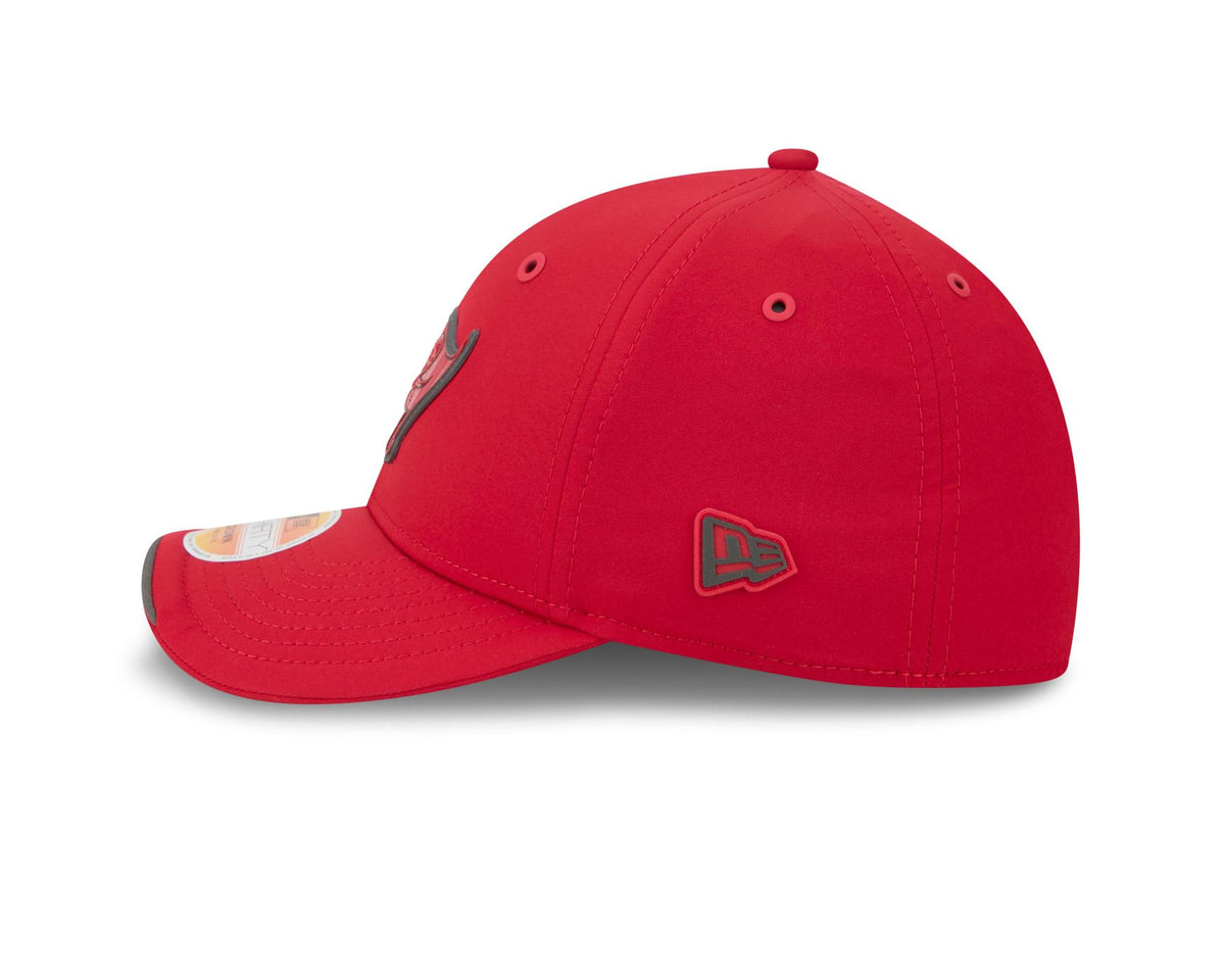 Buccaneers 2026 New Era Men's 39THIRTY Sideline Hat Pro Football Hall of Fame